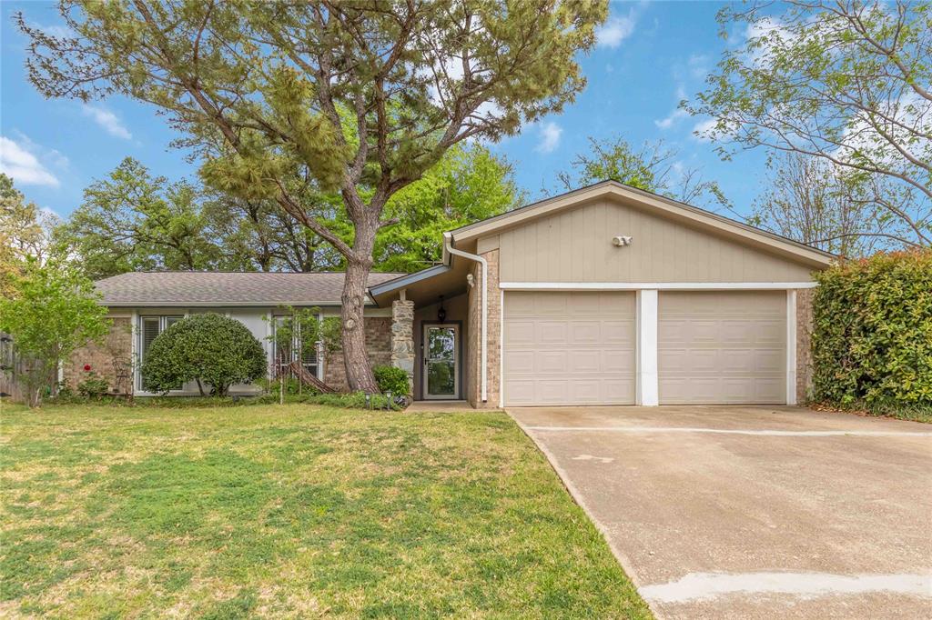 821 Ridge Court Bedford, TX 76021 - Photo 2 of 23