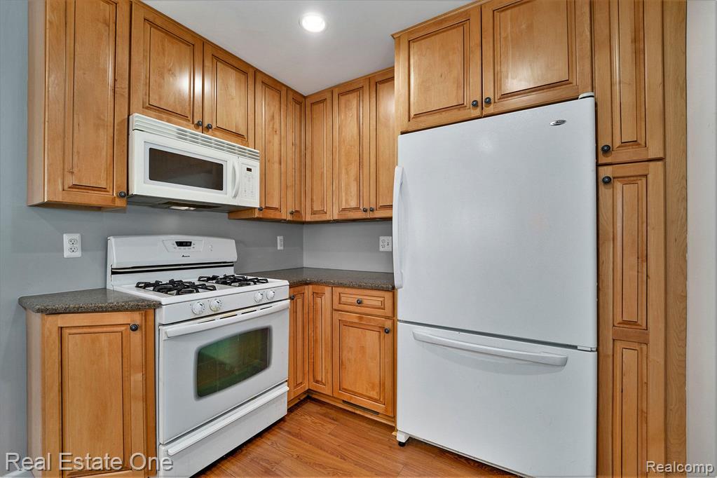 3226 Harvard Road Royal Oak, MI 48073 - Photo 8 of 22