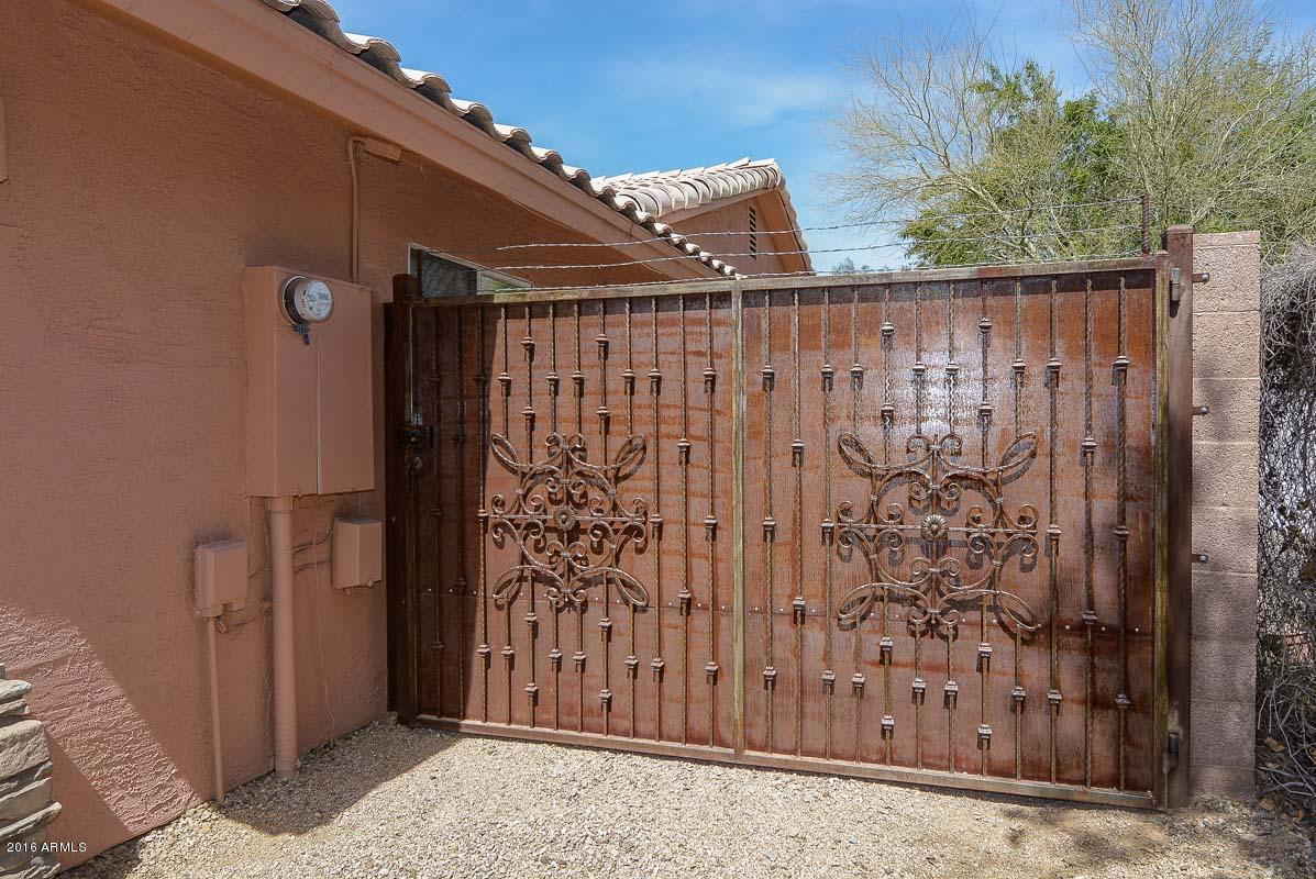 840 East Roberts Road Phoenix, AZ 85022 - Photo 13 of 52 a view of a backyard with wooden fence