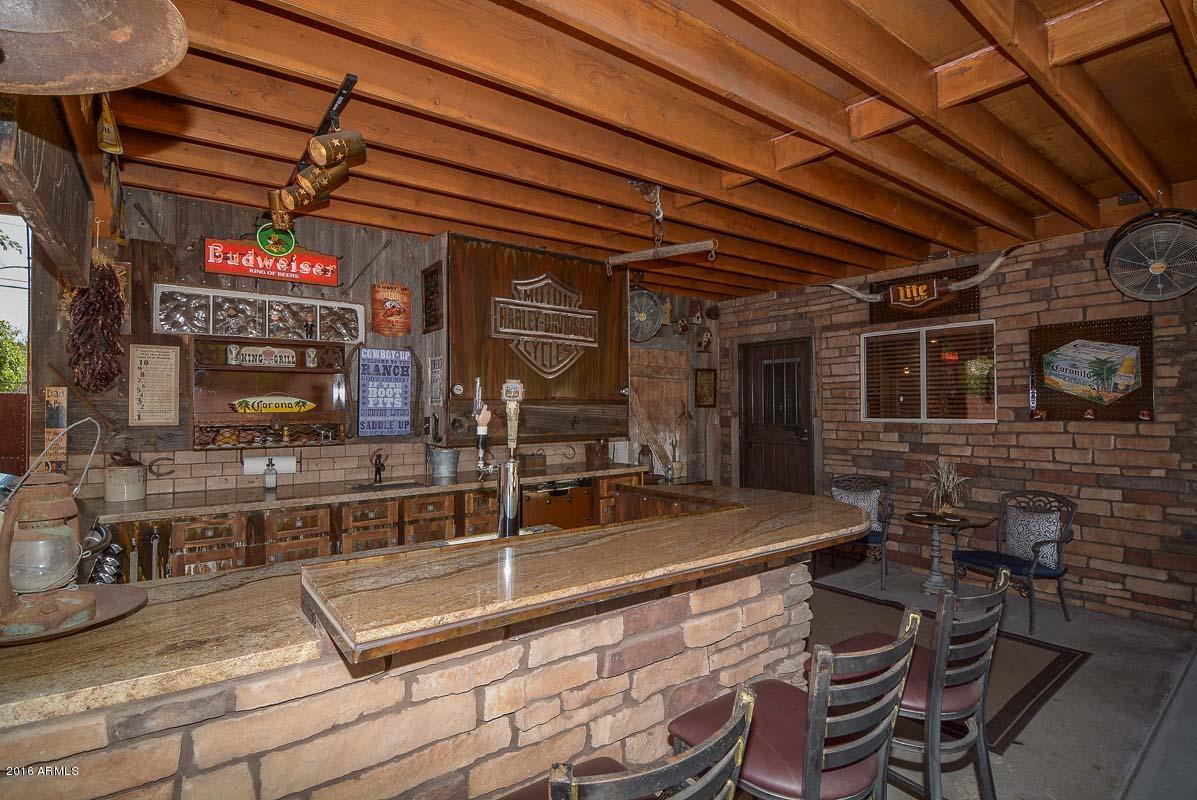 840 East Roberts Road Phoenix, AZ 85022 - Photo 46 of 52 a view of a chairs and table in a patio