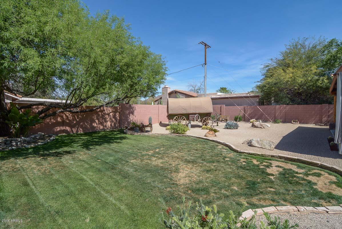 840 East Roberts Road Phoenix, AZ 85022 - Photo 51 of 52 a view of a backyard