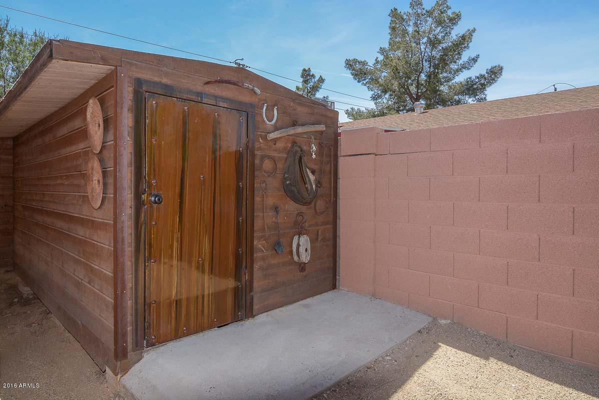 840 East Roberts Road Phoenix, AZ 85022 - Photo 52 of 52 a view of a house with a door