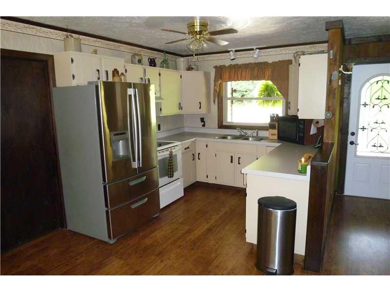 781 Henderson Station Road Stoneboro, PA 16153 - Photo 8 of 13 Kitchen.