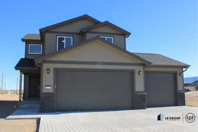 $412,700 | 825 South 6th Avenue, Mills, WY 82644