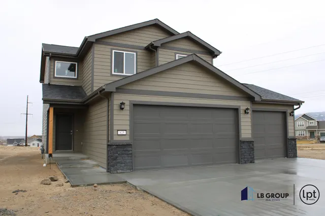 $412,700 | 825 South 6th Avenue, Mills, WY 82644