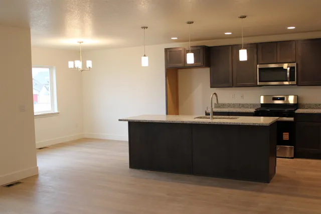 $412,700 | 825 South 6th Avenue, Mills, WY 82644