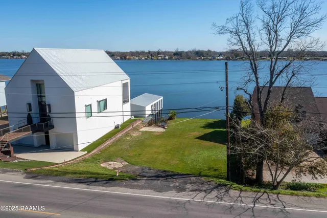 $395,000 | 9168 False River Road, New Roads, LA 70760