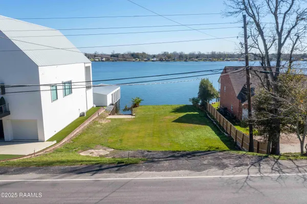 $395,000 | 9168 False River Road, New Roads, LA 70760