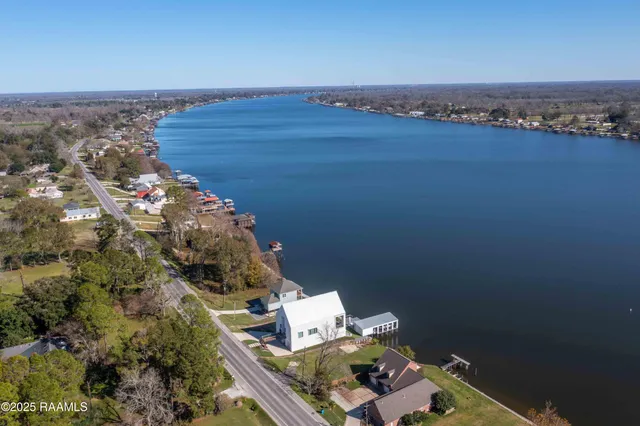 $395,000 | 9168 False River Road, New Roads, LA 70760