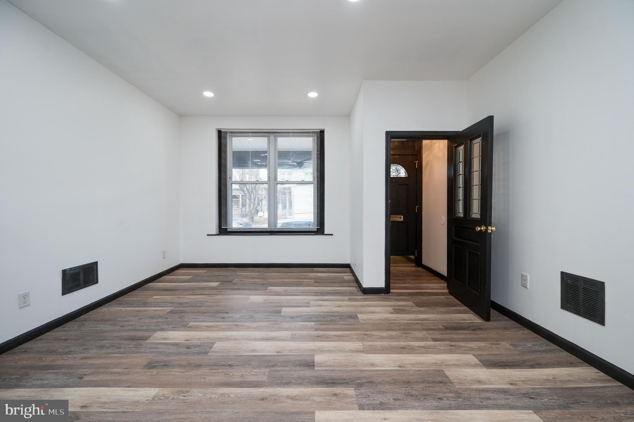 945 North 5th Street Reading, PA 19601 - Photo 4 of 51 Living Room