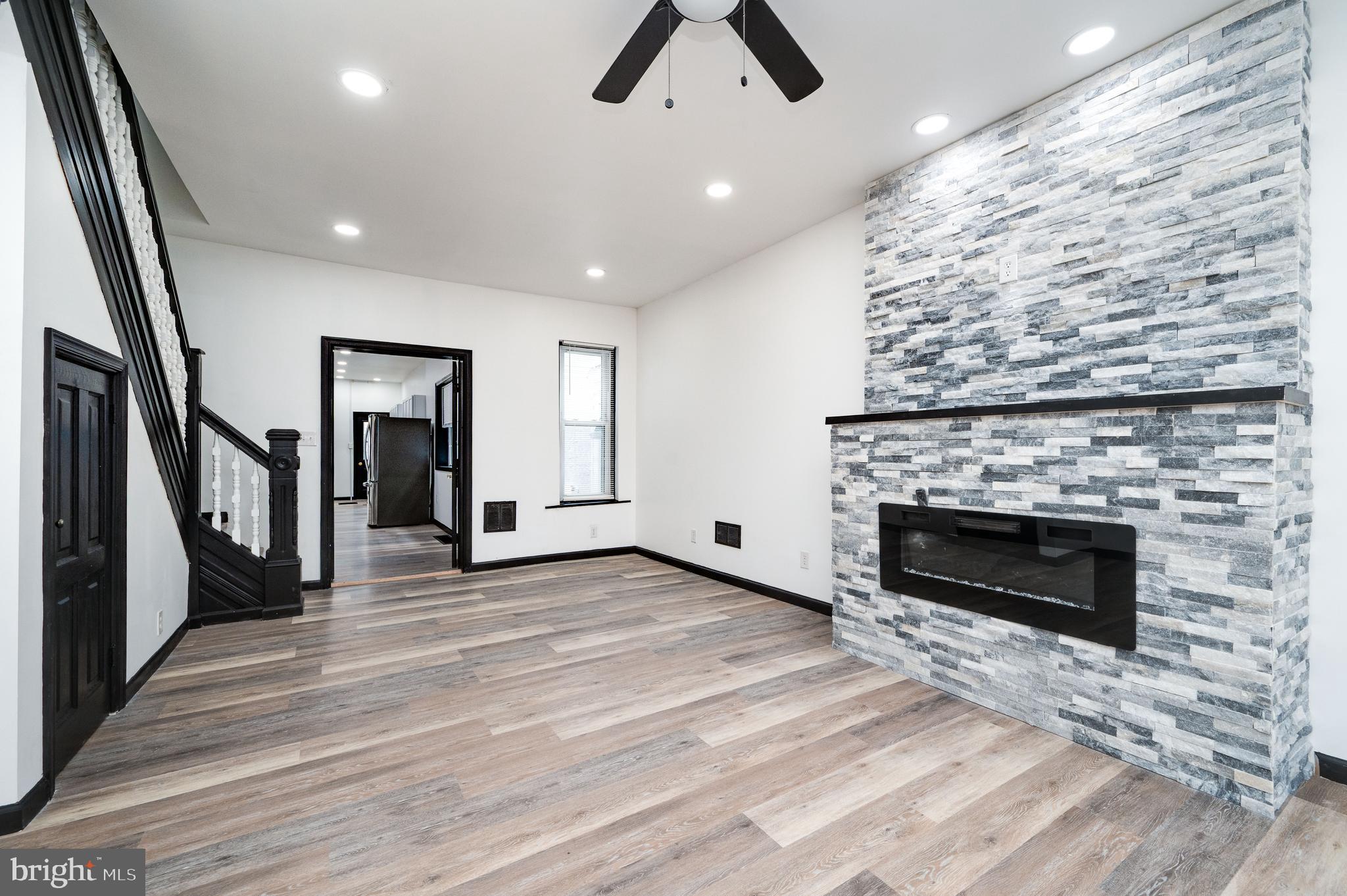 945 North 5th Street Reading, PA 19601 - Photo 8 of 51 Living Room