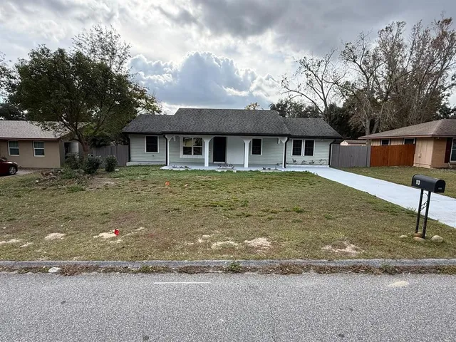 $349,900 | 113 East Pearl Street, Minneola, FL 34715
