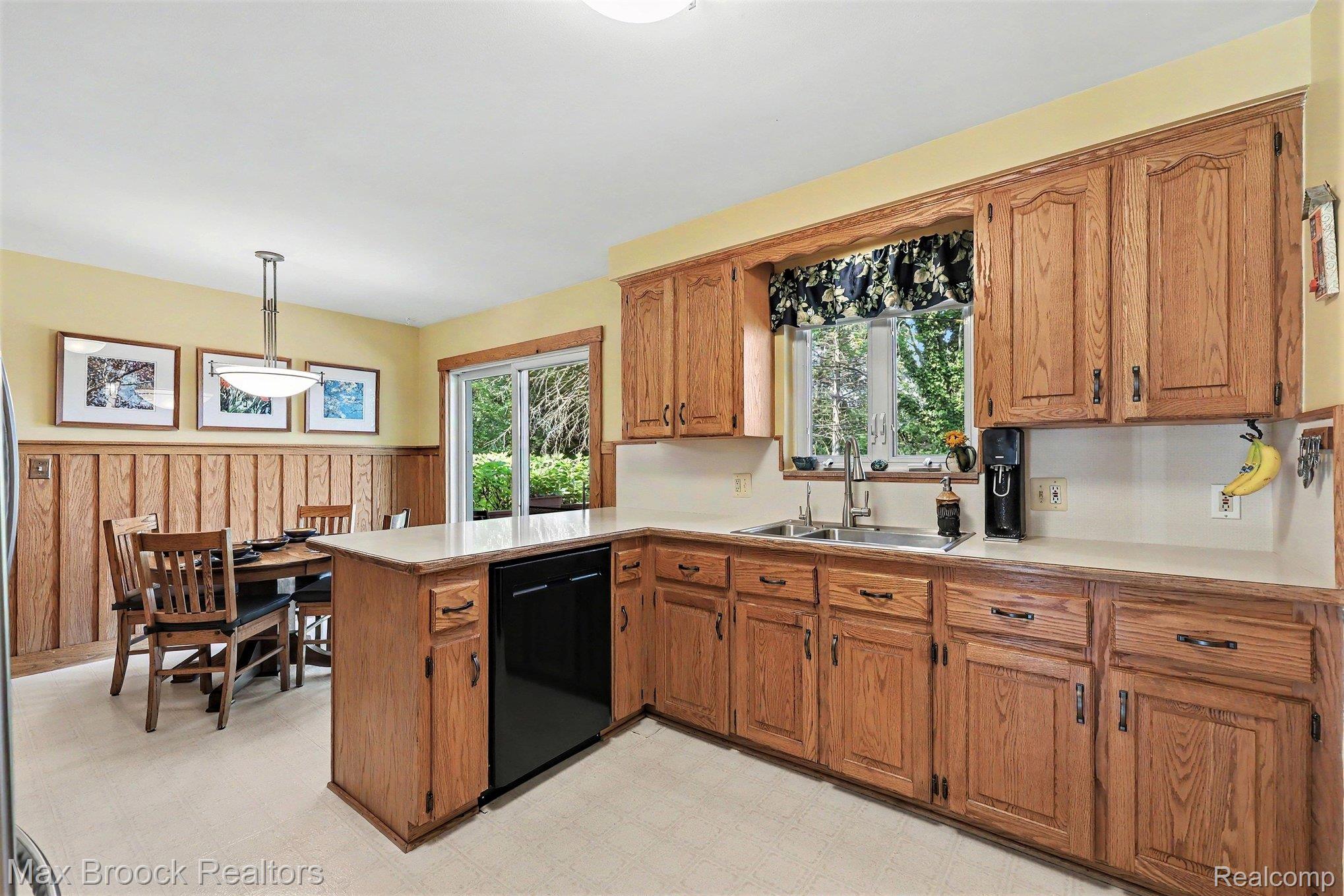 30615 Longcrest Street Southfield, MI 48076 - Photo 6 of 32 Kitchen View 1