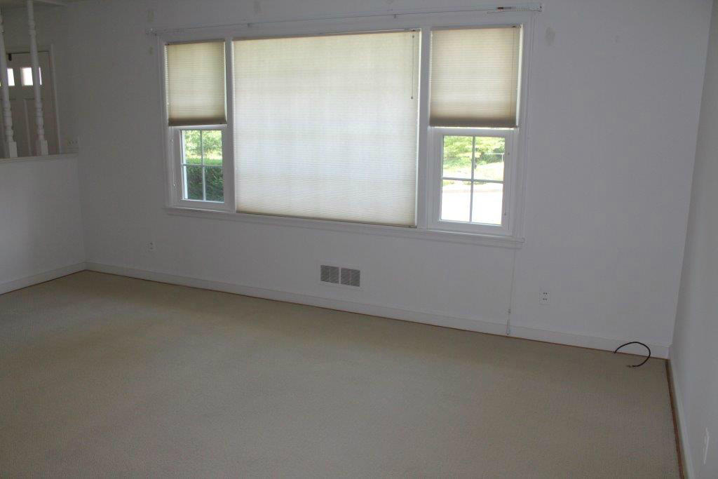 3209 Longhorn Road Roanoke, VA 24018 - Photo 50 of 62 Living Room 2