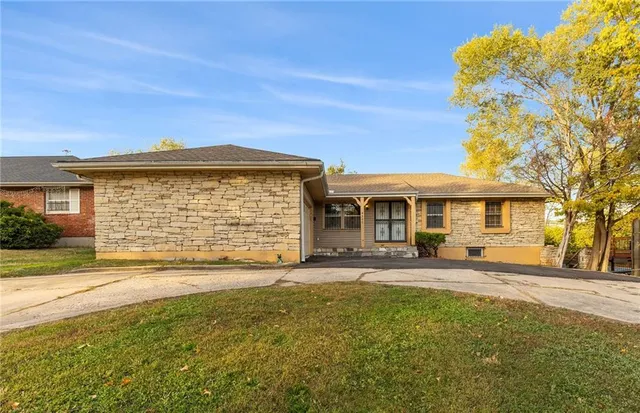 $337,900 | 4300 East 104th Street, Kansas City, MO 64137