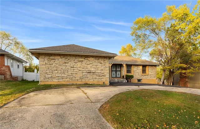 $337,900 | 4300 East 104th Street, Kansas City, MO 64137