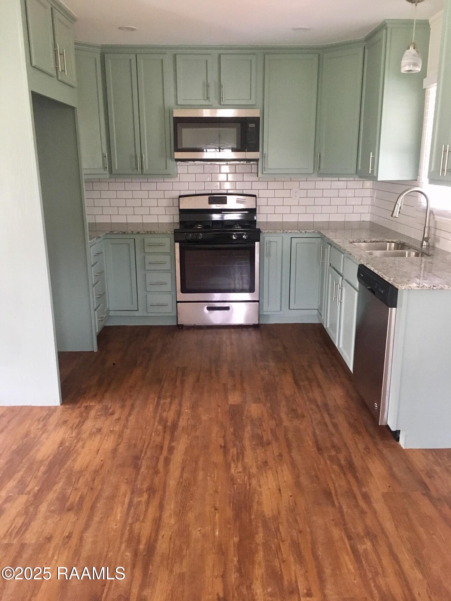 225 Downing Street Lafayette, LA 70506 - Photo 5 of 16 104