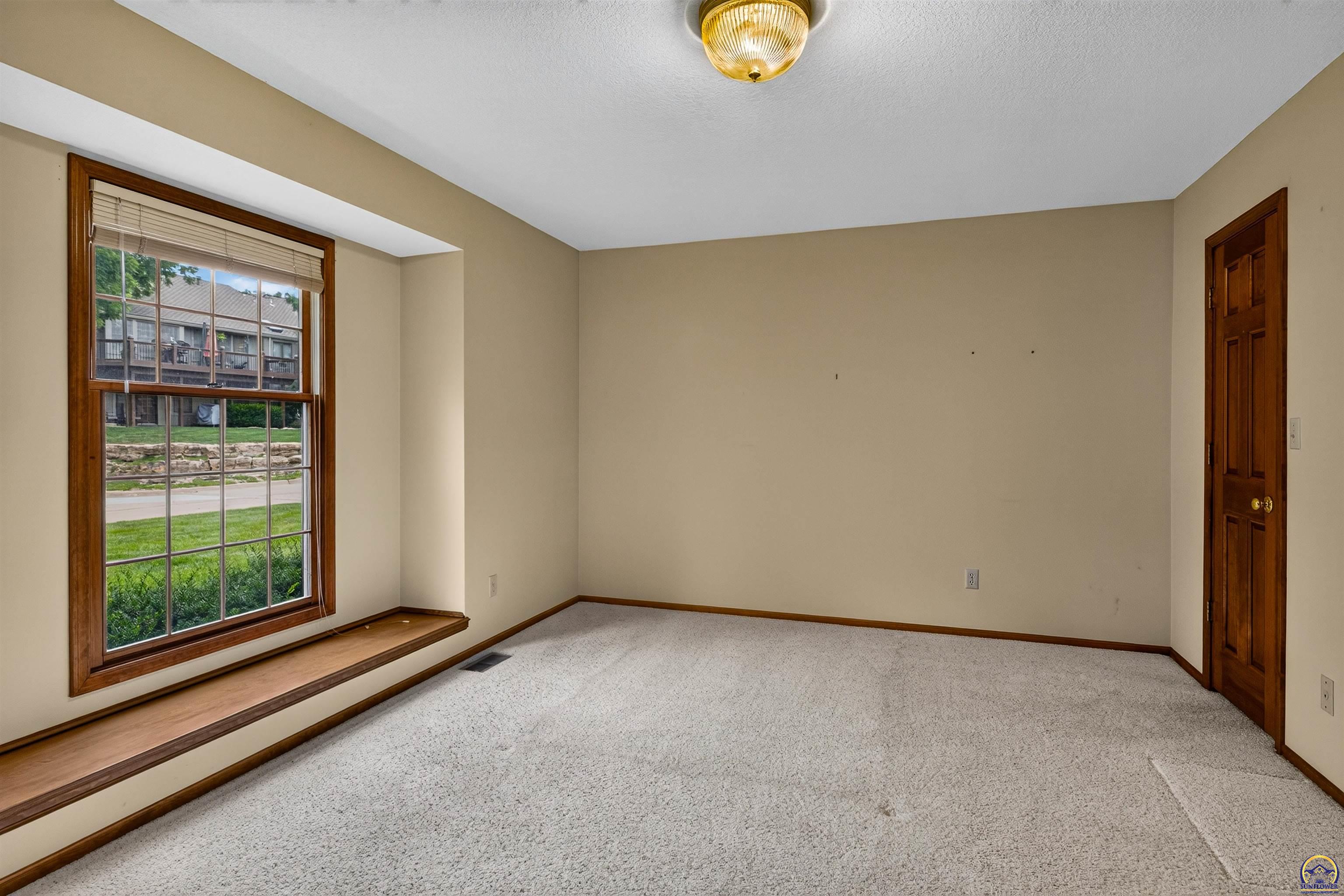 4305 Quail Pointe Road Lawrence, KS 66047 - Photo 15 of 40