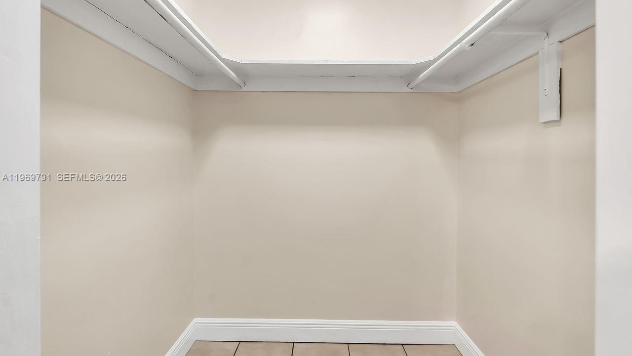5300 Grant Street Hollywood, FL 33021 - Photo 22 of 46 a view of small space