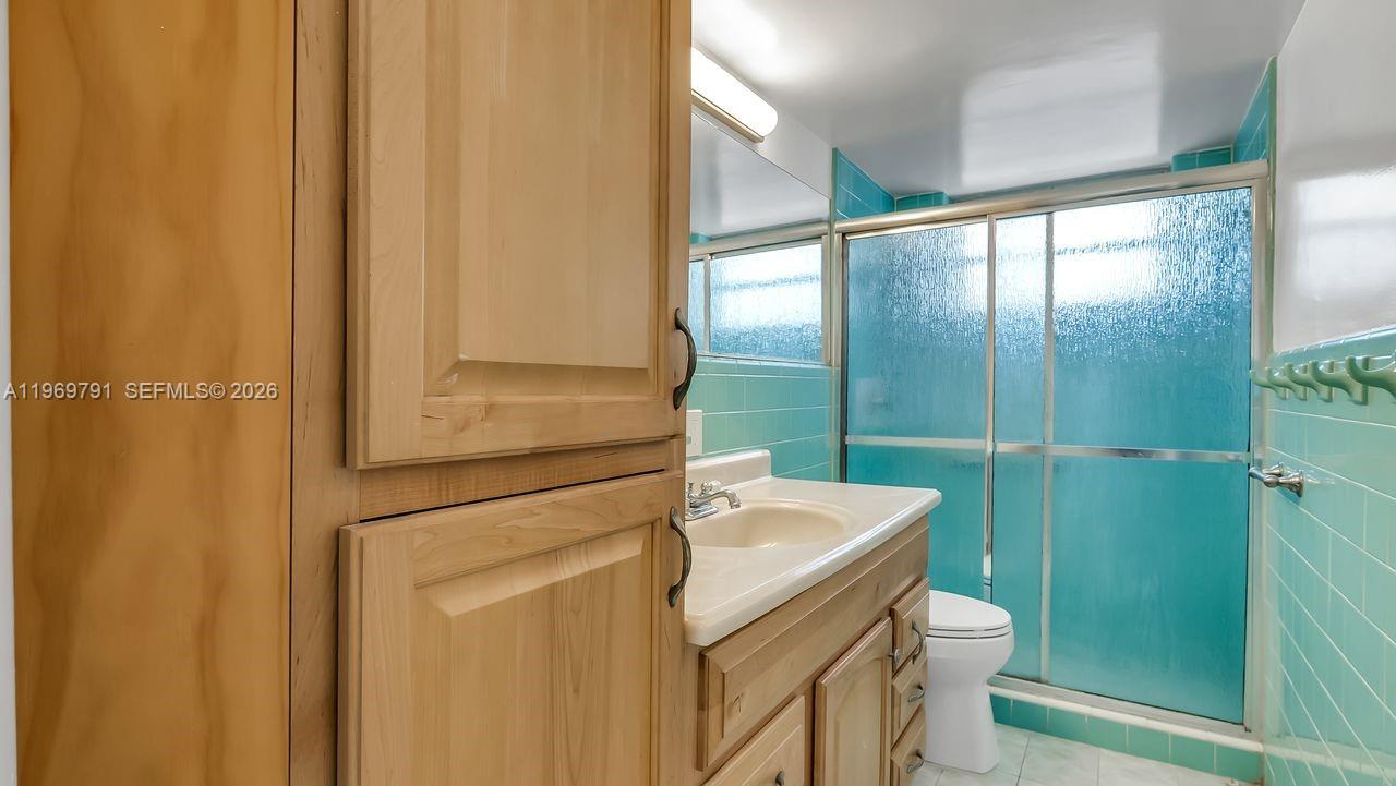 5300 Grant Street Hollywood, FL 33021 - Photo 25 of 46 a bathroom with a sink a toilet a mirror and shower