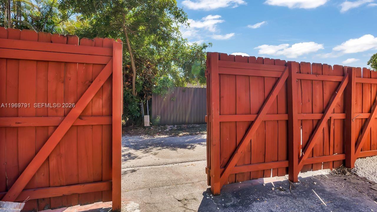 5300 Grant Street Hollywood, FL 33021 - Photo 39 of 46 a view of a backyard with under an umbrella