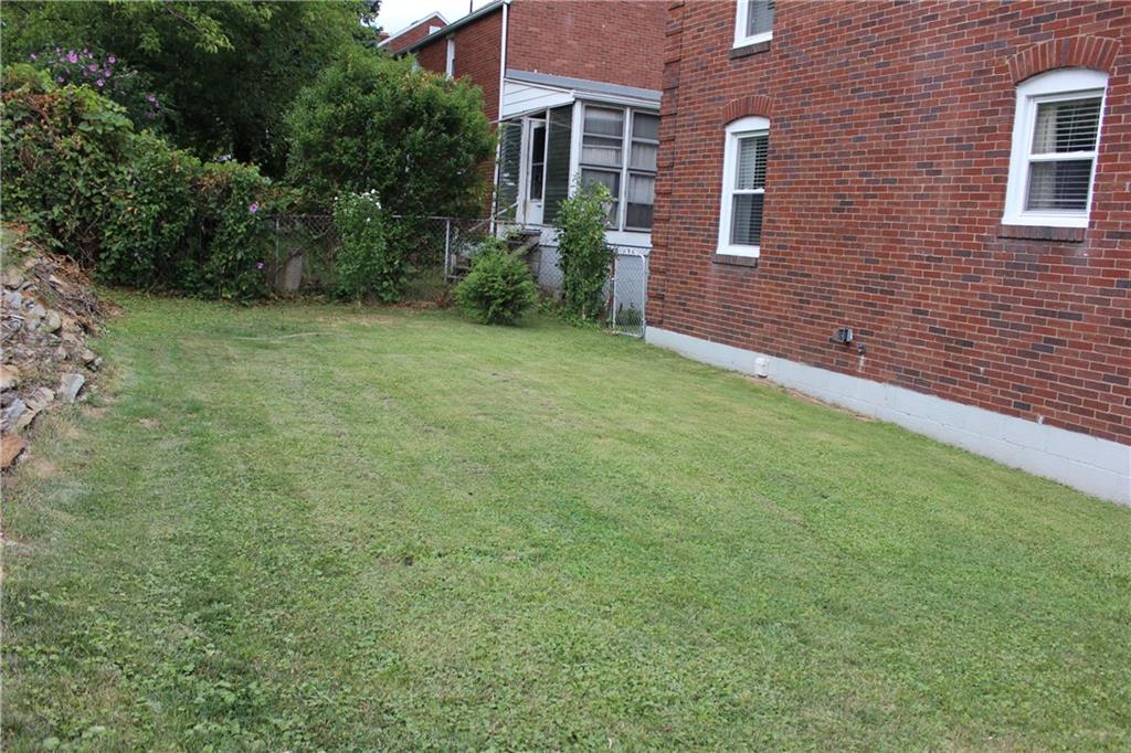 1052 McCoy Road McKees Rocks, PA 15136 - Photo 17 of 20