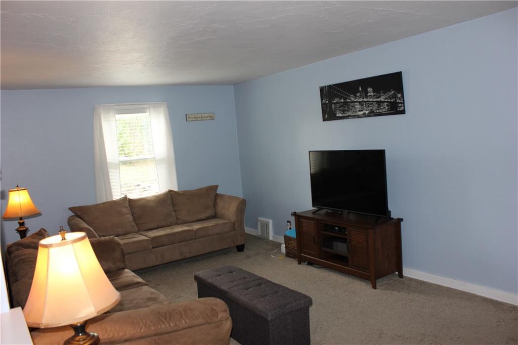 1052 McCoy Road McKees Rocks, PA 15136 - Photo 7 of 20