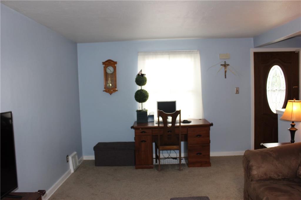 1052 McCoy Road McKees Rocks, PA 15136 - Photo 8 of 20