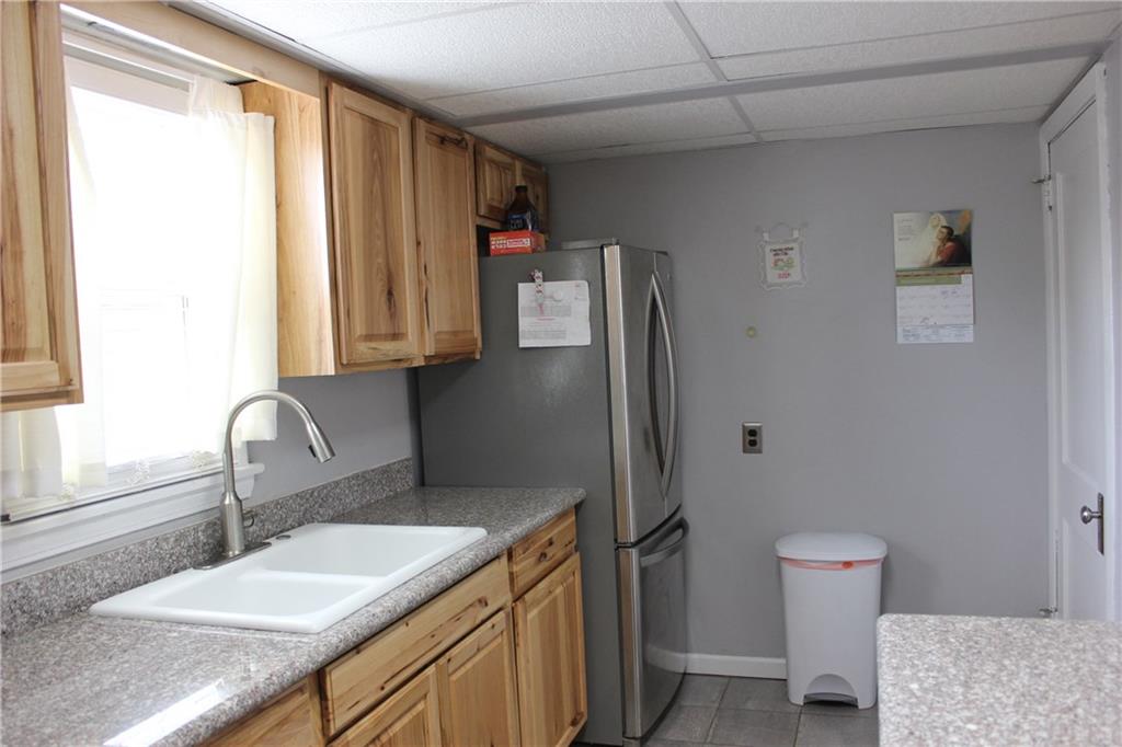 1052 McCoy Road McKees Rocks, PA 15136 - Photo 9 of 20