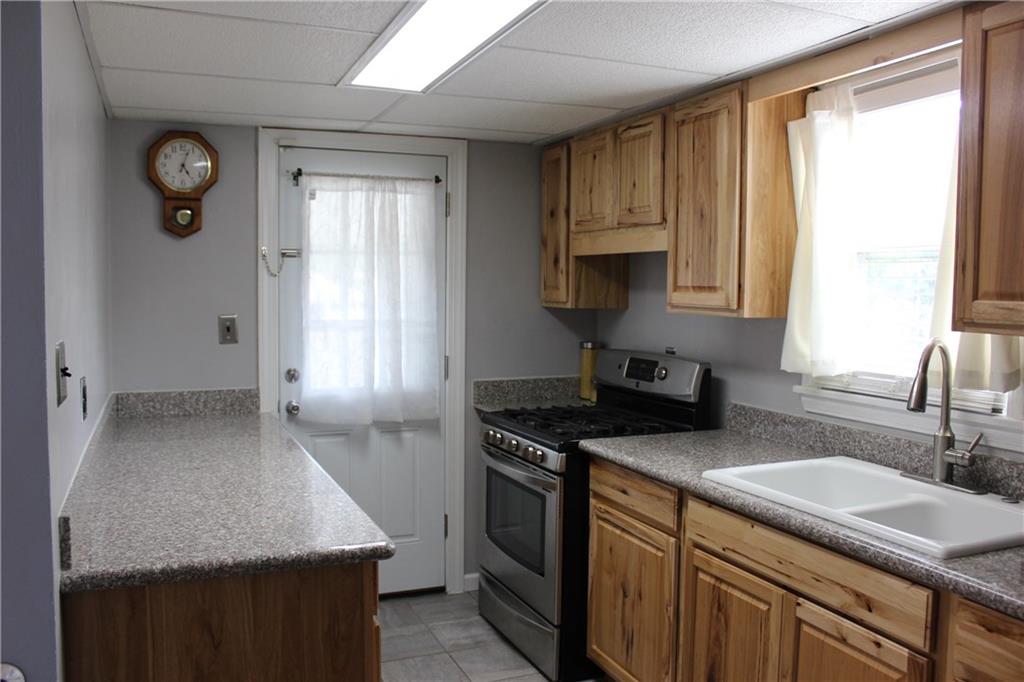1052 McCoy Road McKees Rocks, PA 15136 - Photo 10 of 20
