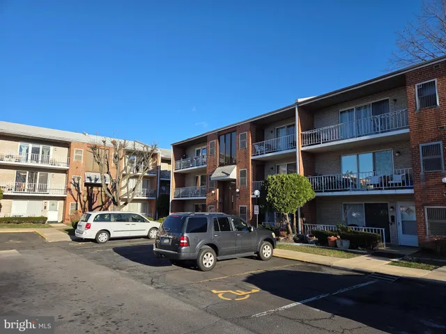 $1,700 | 809 Red Lion Road, Unit B34, Philadelphia, PA 19115