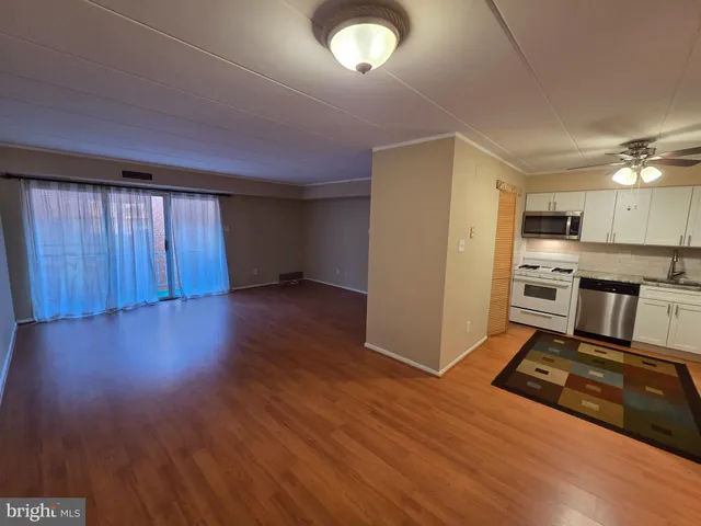 $1,700 | 809 Red Lion Road, Unit B34, Philadelphia, PA 19115