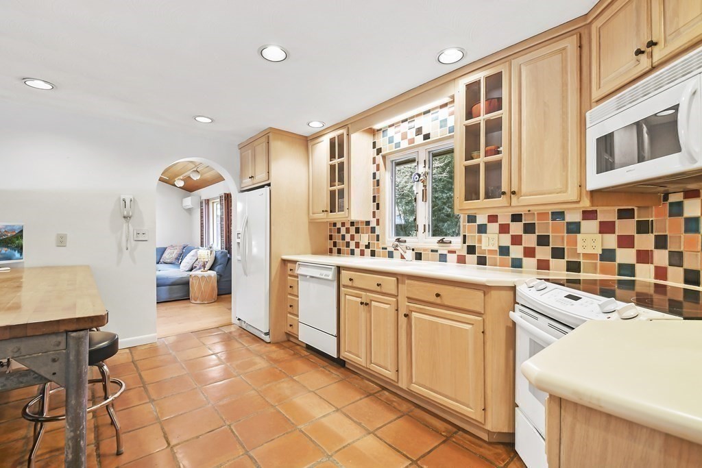 13 Mayflower Road Framingham, MA 01701 - Photo 10 of 26 Gallery Image 10