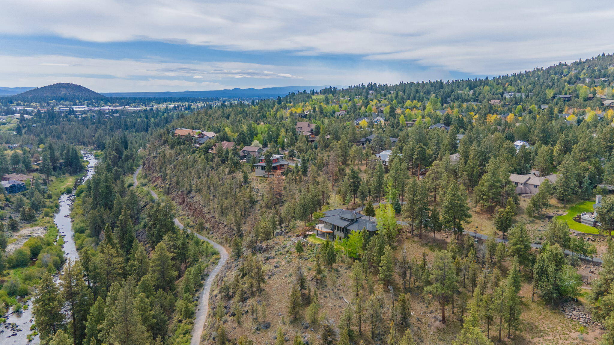 885 Northwest Chelsea Loop Bend, OR 97703 - Photo 11 of 57 30-web-or-mls-Riley_Visuals-30