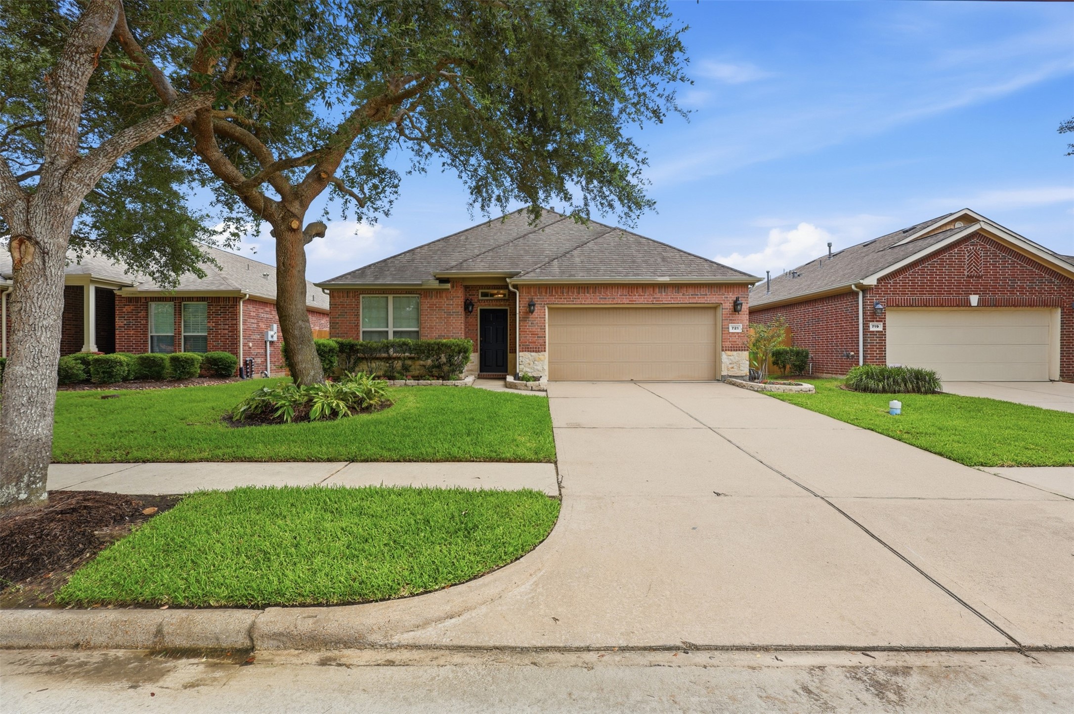 721 Rufina Street League City, TX 77573 - Photo 31 of 33 Experience everything this exceptional home has to offer. Schedule your private showing today!