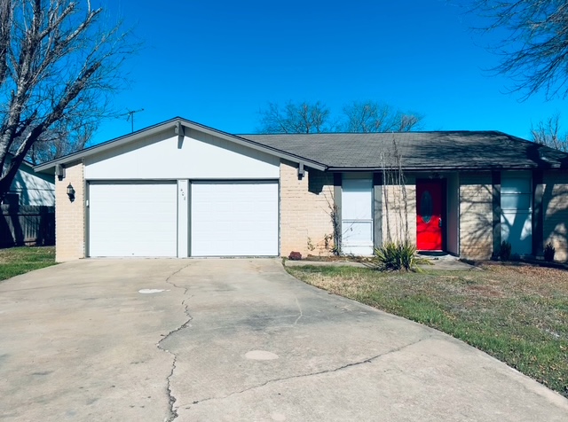 Ranch-style house with brick siding and an attache