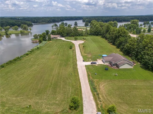 $1 | 1 Anchor Avenue, Vandalia, IL 62471