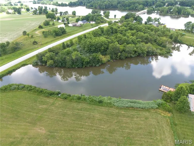 $1 | 1 Anchor Avenue, Vandalia, IL 62471