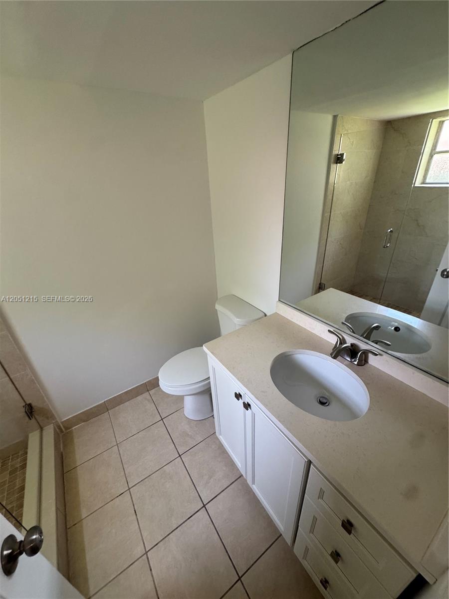 9937 Three Lakes Circle, Unit 14D Boca Raton, FL 33428 - Photo 12 of 22 Batroom1