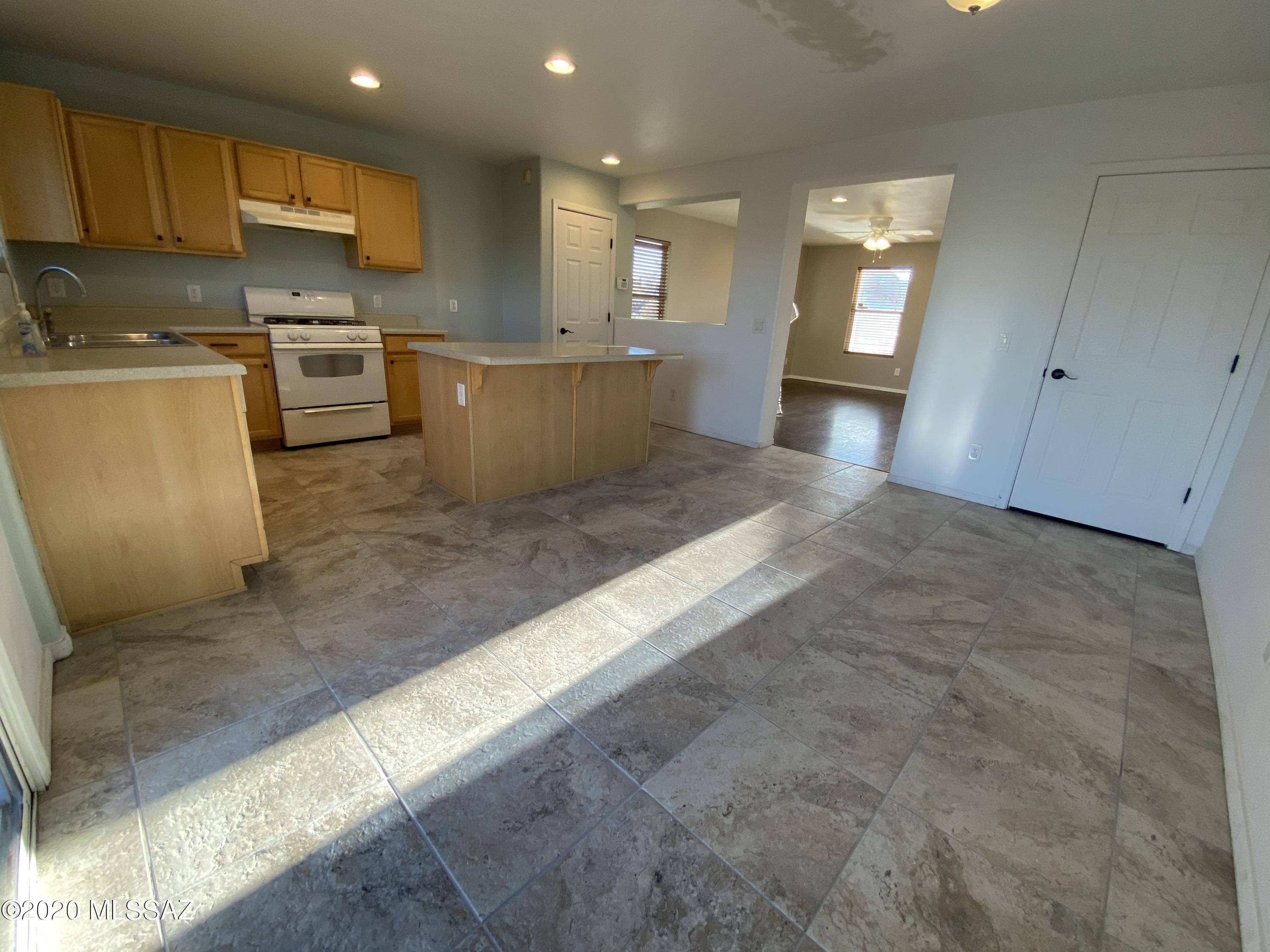 6885 South Harrier Loop Tucson, AZ 85756 - Photo 6 of 16
