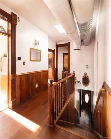 a view of entryway with a front door