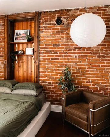 a view of a livingroom with furniture