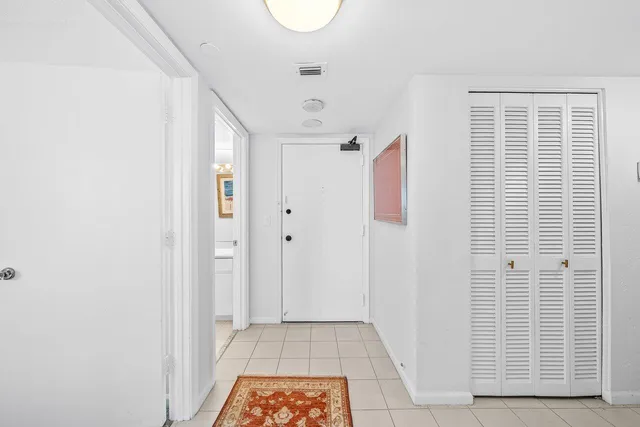 a view of a living room kitchen and a livingroom