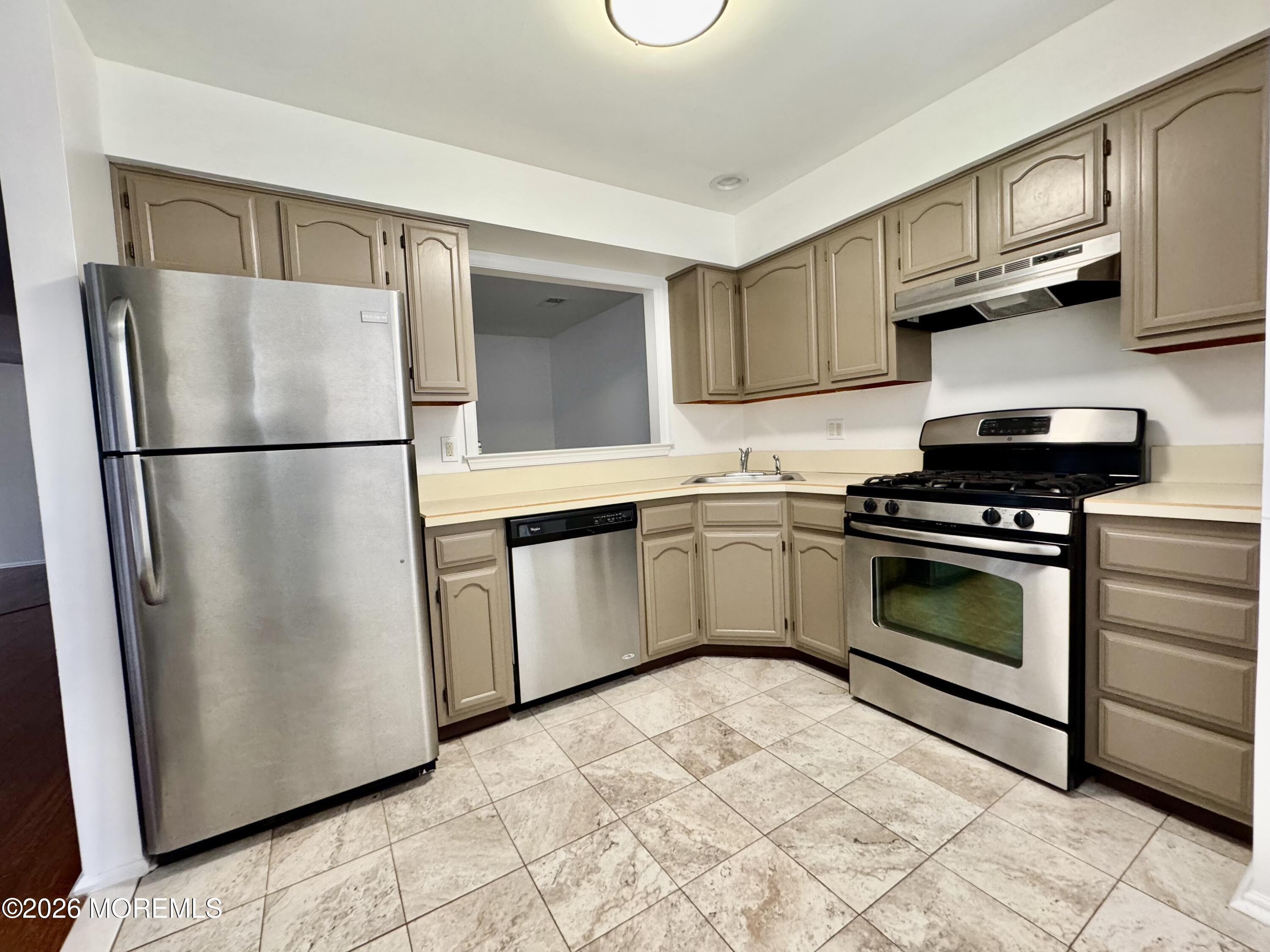 407 Hampton Court Manalapan, NJ 07726 - Photo 2 of 13 IMG_4650