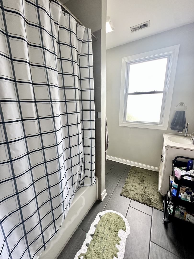 3258 North Ridgeway Avenue Chicago, IL 60618 - Photo 13 of 19 Gallery Image 13
