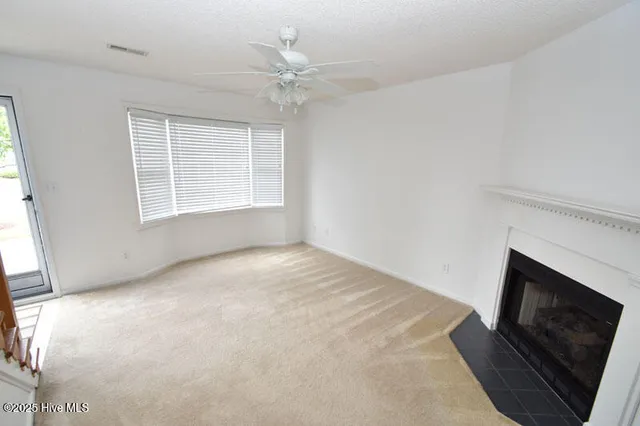 $950 | 3818 Sterling Pointe Drive, Unit J9, Winterville, NC 28590