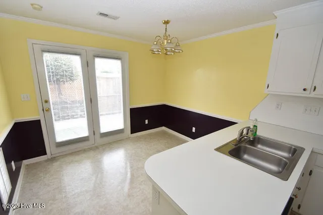 $950 | 3818 Sterling Pointe Drive, Unit J9, Winterville, NC 28590