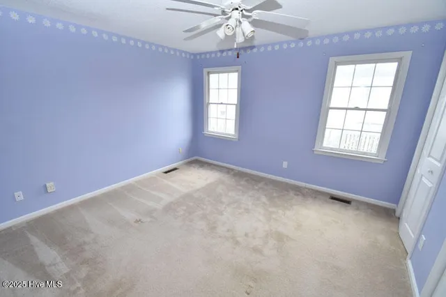 $950 | 3818 Sterling Pointe Drive, Unit J9, Winterville, NC 28590