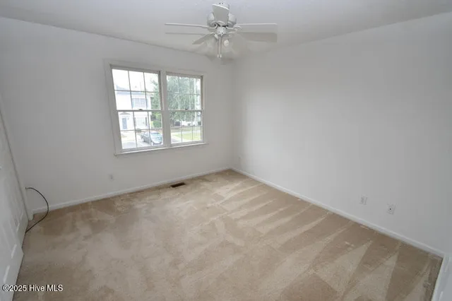 $950 | 3818 Sterling Pointe Drive, Unit J9, Winterville, NC 28590