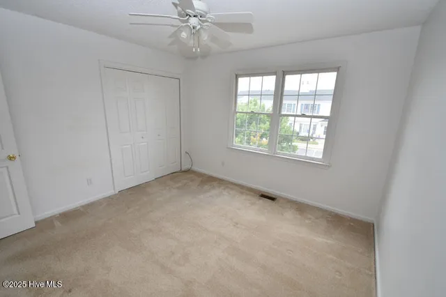 $950 | 3818 Sterling Pointe Drive, Unit J9, Winterville, NC 28590